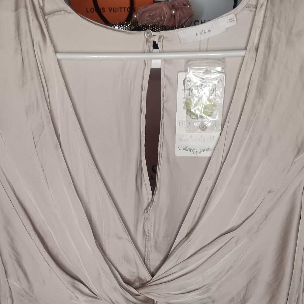 LUSH / CHAMPAIGN SILKY BLOUSE 100 PERCENT POLYESTER - Picture 9 of 12